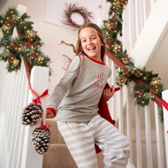 ANDREA karácsonyi girland világítással, díszített, 5m, zöld